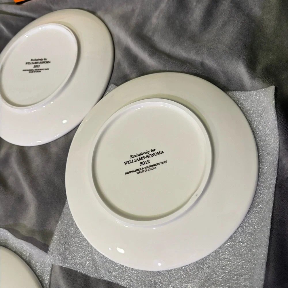 Williams Sonoma Exclusive Trick or Treat set of 4 plates